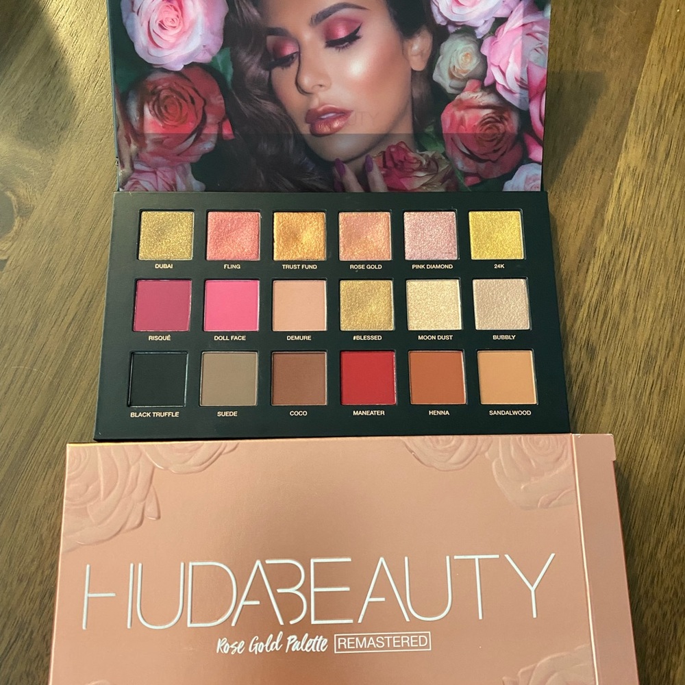 Brand New✨ Huda Beauty Rose Gold Palette